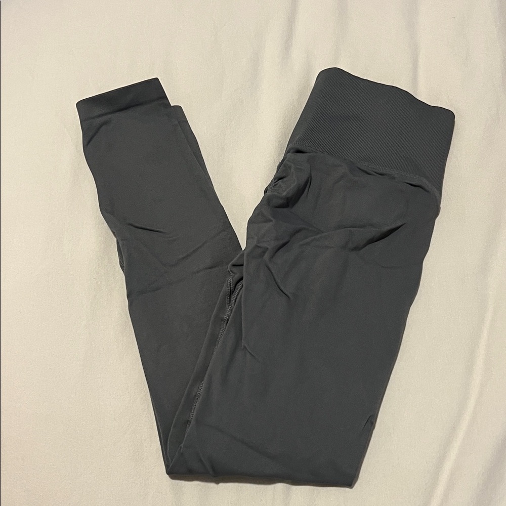Women’s Grey Leggings with scrunch back